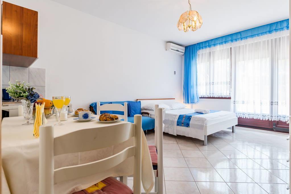 Apartments Silvi Подстрана Екстер'єр фото